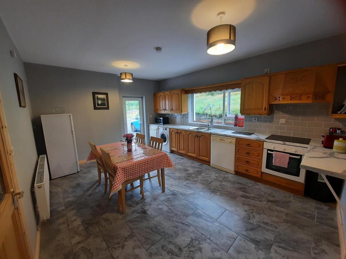 Conneelys Cottage, Connemara, Clifden, H71Y096 外观 照片