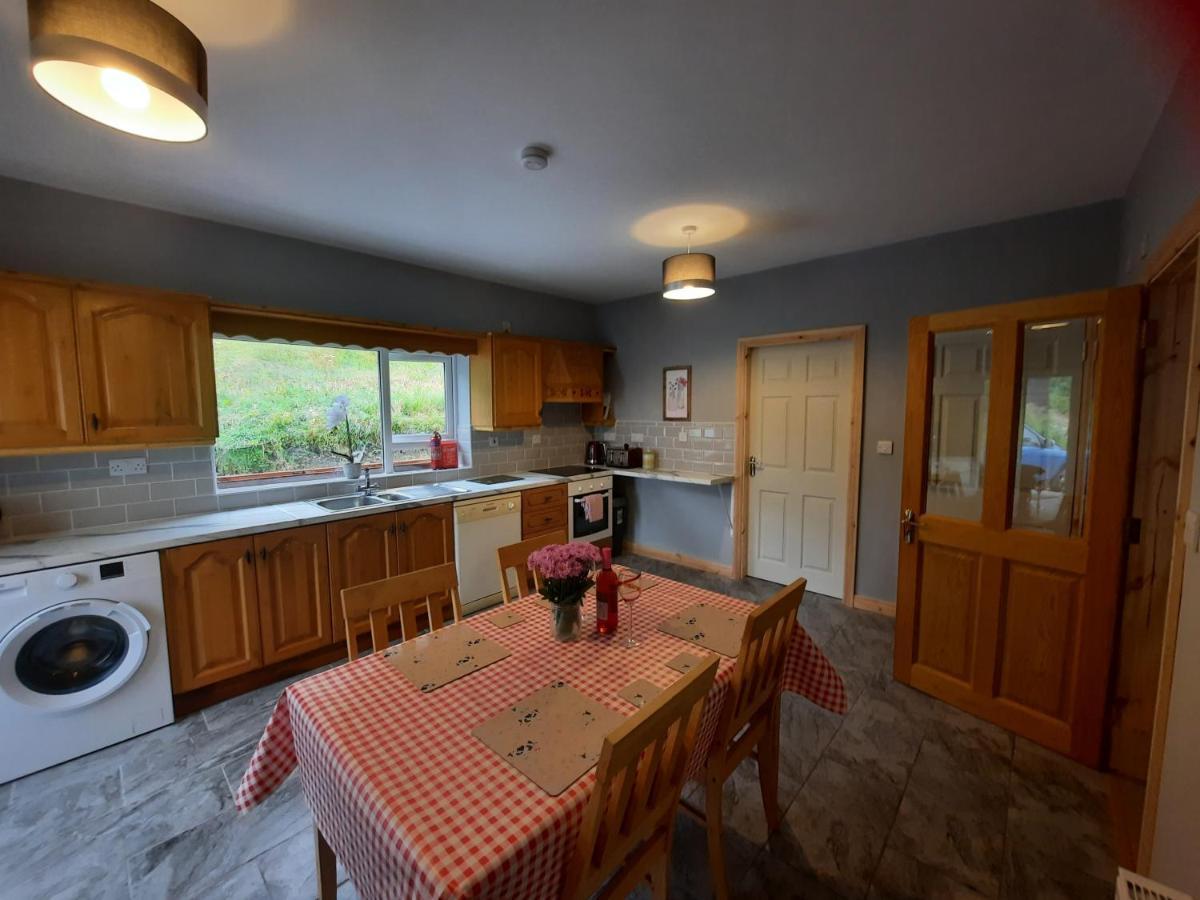 Conneelys Cottage, Connemara, Clifden, H71Y096 外观 照片